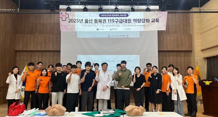 [울산=뉴시스] 박수지 기자 = 혜명심의료재단 울산병원은 북부소방서에서 울산 동북권 119구급대원을 대상으로 '응급분만 교육'을 실시했다고 5일 밝혔다. (사진=병원 제공) 2025.06.05. photo@newsis.com *재판매 및 DB 금지
