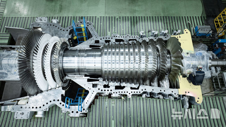 [서울=뉴시스] 보령신복합발전소에 설치될 380MW급 초대형 가스터빈. (사진=두산에너빌리티 제공) 2025.6.9. photo@newsis.com