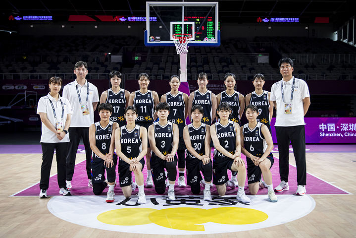 [서울=뉴시스] 2025 국제농구연맹(FIBA) 19세 이하(U-19) 여자농구 월드컵에 나서는 대표팀. (사진 = 대한민국농구협회 제공) *재판매 및 DB 금지