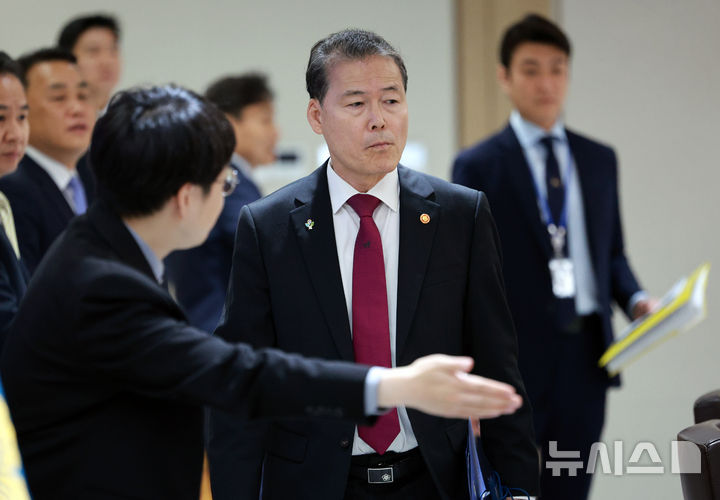 [서울=뉴시스] 고범준 기자 = 김영호 통일부 장관이 지난달 5일 서울 용산구 대통령실 청사에서 열린 국무회의에 참석하고 있다. 2025.06.05. bjko@newsis.com