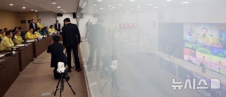 [서울=뉴시스] 고범준 기자 = 이재명 대통령이 5일 서울 용산구 대통령실 청사에서 열린 안전치안점검회의에서 발언하고 있다. (대통령실통신사진기자단) 2025.06.05. bjko@newsis.com