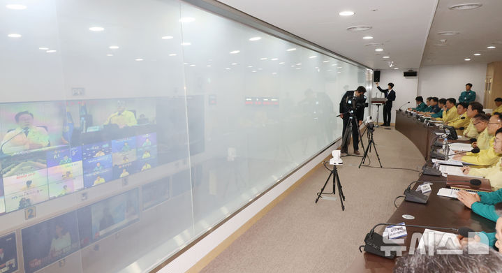 [서울=뉴시스] 고범준 기자 = 이재명 대통령이 5일 서울 용산구 대통령실 청사에서 열린 안전치안점검회의에서 발언하고 있다. (대통령실통신사진기자단) 2025.06.05. bjko@newsis.com