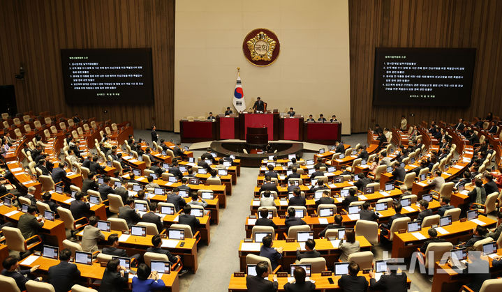 [서울=뉴시스] 권창회 기자 = 5일 서울 여의도 국회에서 열린 제426회 국회(임시회) 제1차 본회의에서 검사징계법, 채해병 특검법, 윤석열 내란 특검법, 김건희 특검법 등이 상정되고 있다. 2025.06.05. kch0523@newsis.com