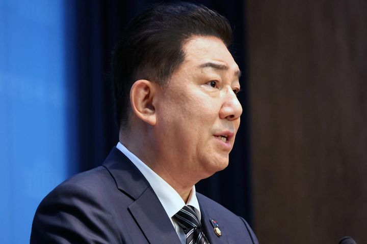[서울=뉴시스] 조성봉 기자= 김병기 더불어민주당 의원이 5일 서울 여의도 국회 소통관에서 원내대표 출마를 선언하고 있다.(사진=김병기 의원실 제공) 2025.06.05. photo@newsis.com *재판매 및 DB 금지