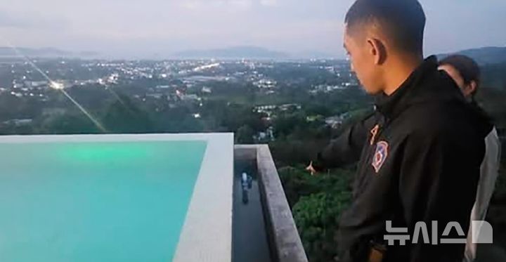 [뉴시스]우크라이나의 유명 서커스 곡예사가 태국 푸켓의 루프탑 수영장에서 15m 아래로 추락해 숨지는 사고가 발생했다. (사진=더선) 