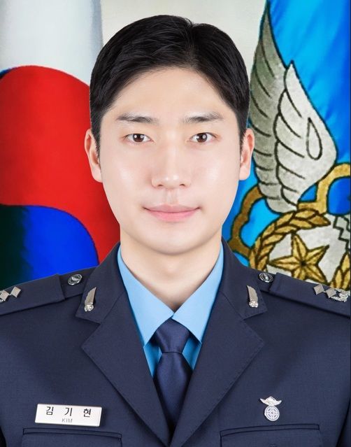 [서울=뉴시스] 시구자 공군 김기현 중위.(사진=국방부 제공 2025.06.06 *재판매 및 DB 금지