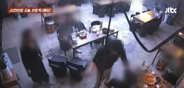 [뉴시스] 술에 취해 술집에서 난동을 부리고 손님을 폭행한 40대 남성이 벌금 100만원의 구약식 처분을 받았다. (사진=JTBC '사건반장') *재판매 및 DB 금지