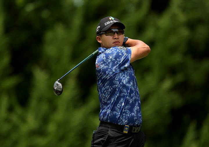 [서울=뉴시스] 김홍택이 7일 부산 아시아드 컨트리클럽(파71)에서 열린 한국프로골프(KPGA) 투어 백송홀딩스-아시아드CC 부산오픈 3라운드 경기를 펼치고 있다. (사진=KPGA 제공) 2025.06.07. *재판매 및 DB 금지