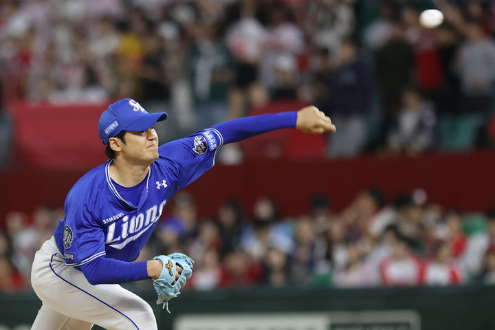 [서울=뉴시스] 프로야구 삼성 라이온즈 백정현이 44일 인천 SSG랜더스필드에서 열린 2025 신한 쏠뱅크 KBO리그 SSG 랜더스와의 경기에 등판해 공을 던지고 있다. (사진=삼성 라이온즈 제공) 2025.06.04. *재판매 및 DB 금지