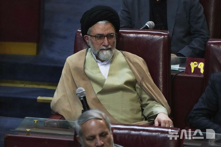 [테헤란(이란)=AP/뉴시스]이스라엘 카츠 이스라엘 국방부장관은 18일에 이스라엘군이 이스마일 하티브 이란 정보부장관을 살해했다고 말했다. 사진은 하티브 장관이 2024년 5월21일 이란 의회 개원식에 참석한 모습. 2026.03.18.