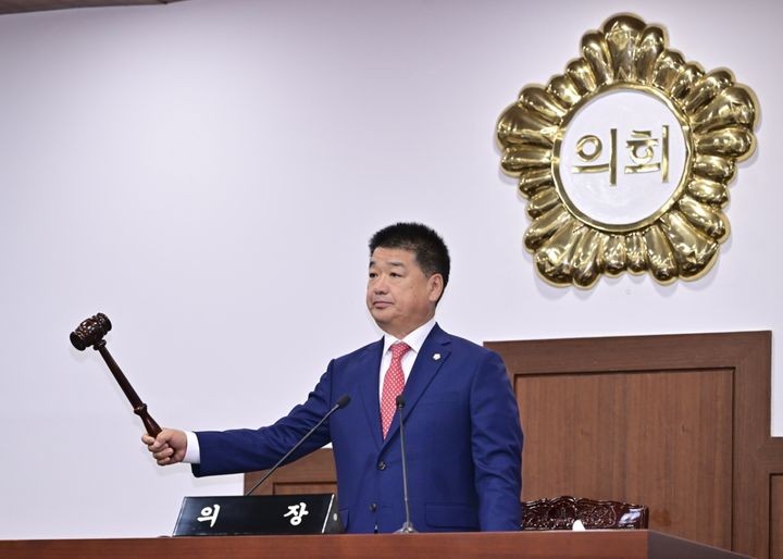 [김천=뉴시스] 나영민 의장이 임시회 폐회를 선언하고 있다. (사진=김천시의회 제공) 2025.07.18 photo@newsis.com *재판매 및 DB 금지