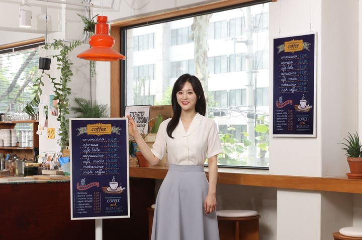 [서울=뉴시스]삼성전자가 디지털 종이에 잉크 기술을 적용하는 방식의 초저전력 디스플레이 '삼성 컬러 이페이퍼'를 출시한다. (사진=삼성전자 제공) 2025.06.08. photo@newsis.com *재판매 및 DB 금지