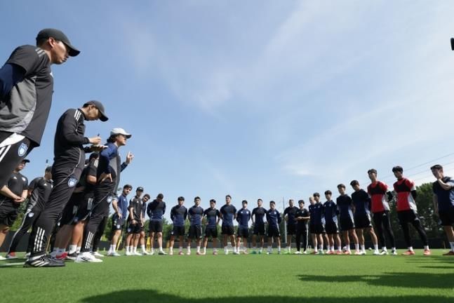 [서울=뉴시스] 2025 국제축구연맹(FIFA) 클럽 월드컵 참가를 위해 미국에 도착한 프로축구 K리그1 울산 HD. (사진=울산 HD 제공) *재판매 및 DB 금지