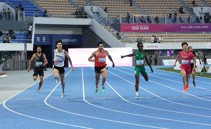 [서울=뉴시스] 2025 코리아오픈국제육상경기대회 남자 200m에서 우승한 고승환(왼쪽에서 두 번째). (사진=대한육상연맹 홈페이지 캡처) *재판매 및 DB 금지