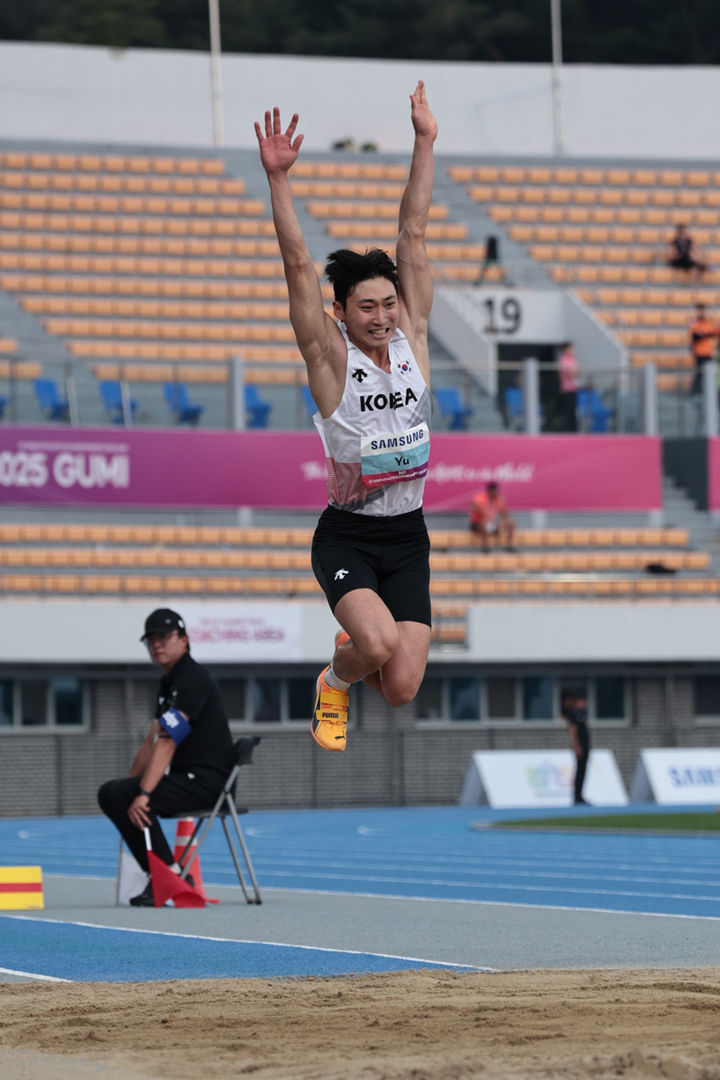 [서울=뉴시스] 2025 코리아오픈국제육상경기대회 남자 세단뛰기에서 우승한 유규민. (사진=대한육상연맹 홈페이지 캡처) *재판매 및 DB 금지