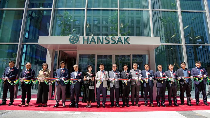 [서울=뉴시스] 한싹은 서울 강동구 고덕비즈밸리에서 신사옥 '한싹 타워' 오픈 기념식을 열었다고 9일 밝혔다. (사진=한싹 제공) *재판매 및 DB 금지