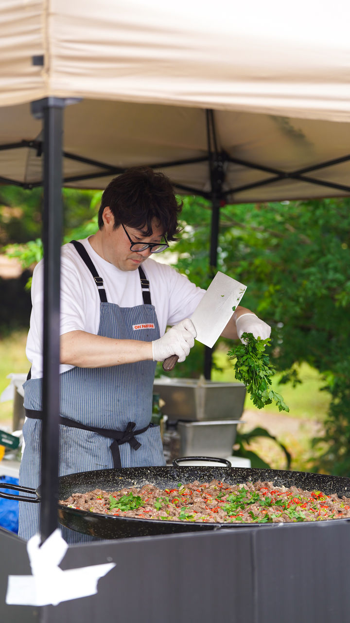 7일 제주 제주시 한림읍 비양도에서 요리하는 오세득 셰프 *재판매 및 DB 금지
