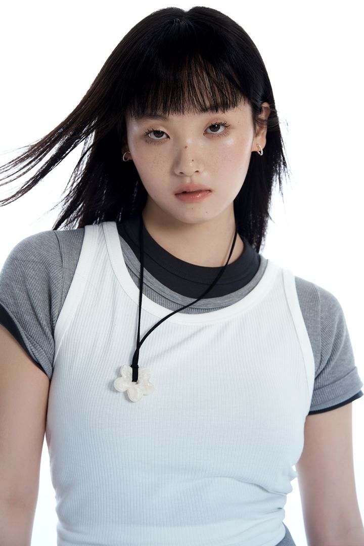 [서울=뉴시스] 이랜드월드에서 전개하는 SPA(제조·유통 일괄) 브랜드 스파오(SPAO)가 올여름을 겨냥해 여성 베이직 아이템을 한데 모은 컬렉션을 공개했다고 9일 밝혔다. (사진=이랜드월드 제공) *재판매 및 DB 금지