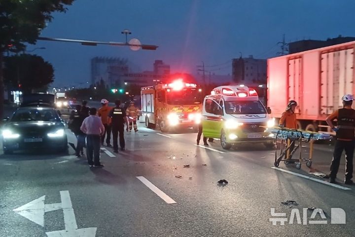 [인천=뉴시스] 9일 오전 인천 서구 원창동 한 도로에서 횡단보도를 건너던 20대 여성이 SUV에 치여 숨졌다. (사진=인천소방본부 제공) 2025.06.09. photo@newsis.com