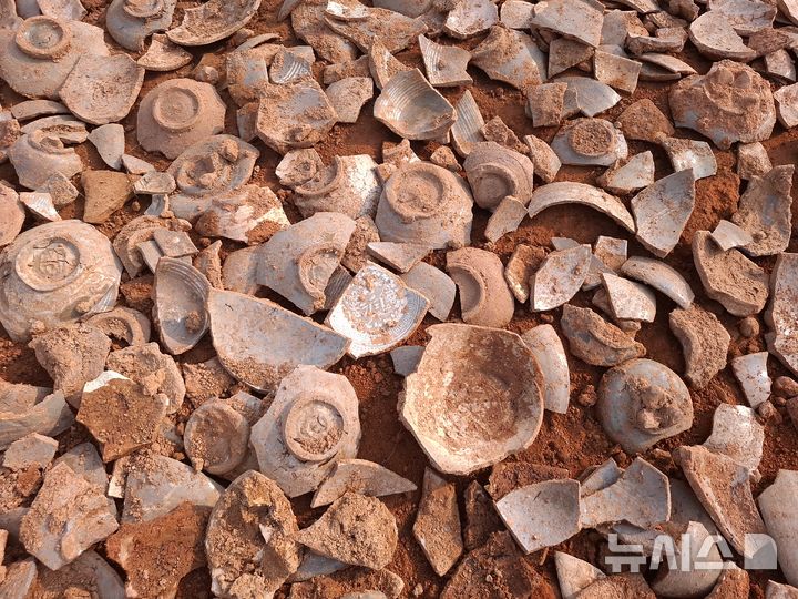 [김해=뉴시스]김해 상동 분청사기 가마터 유물. (사진=김해시 제공). 2025. 06.09. photo@newsis.com