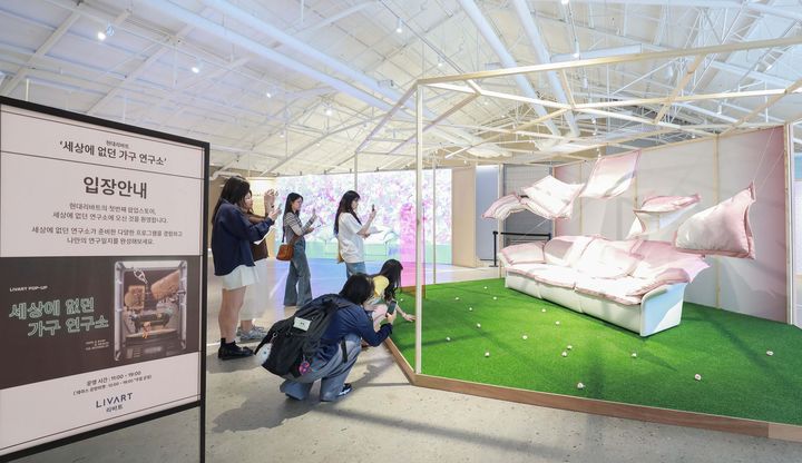 [서울=뉴시스]'세상에 없던 가구 연구소'…현대리바트, 성수 팝업 오픈.(사진=현대리바트 제공) 2025.06.09. photo@newsis.com *재판매 및 DB 금지