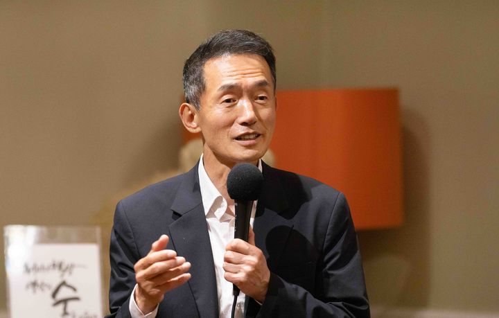 [서울=뉴시스] 이지민 수습 기자 = 임재택 한양증권 대표가 지난 5일 서울 강남구 최인아책방에서 열린 '성공, 꿈꾸지 말고 훔쳐라' 북토크에서 최근 회사가 M&A 시장에 나오게 된 상황에 대한 소회를 밝혔다. (사진=한양증권 제공) 2025.06.09. photo@newsis.com *재판매 및 DB 금지