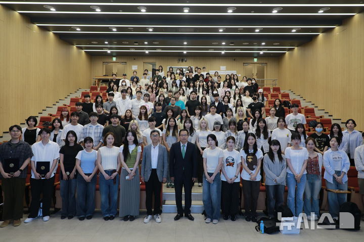 [성남=뉴시스] 가천대가 하반기 국제교류프로그램 장학증서수여식을 가졌다 (사진=가천대 제공) 2025.06.09.photo@newsis.com