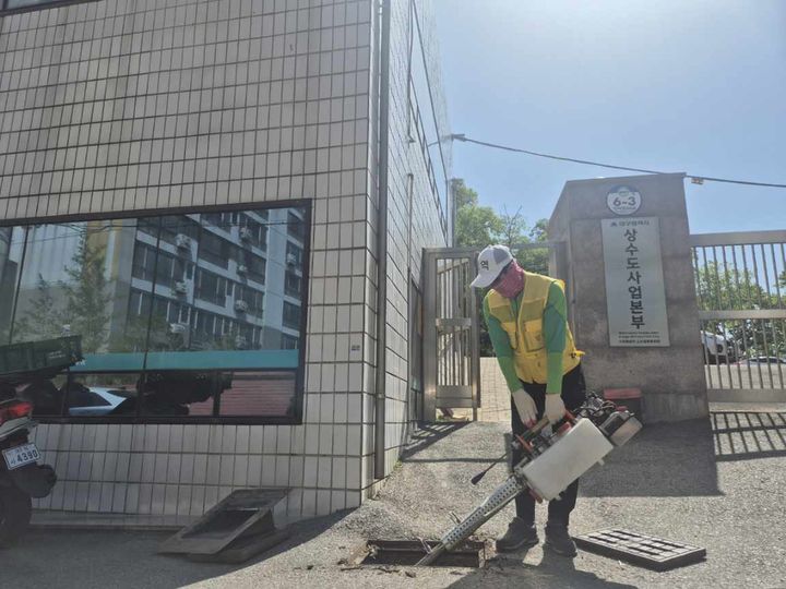 [대구=뉴시스] 대구시 남구는 9월11일까지 매주 목요일에 지역 내 13개 동 취약지역을 순회하며 '합동방역의 날'을 운영한다. (사진=대구시 남구 제공) 2025.06.09. photo@newsis.com *재판매 및 DB 금지