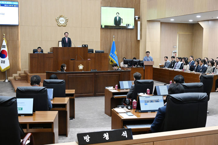 [울산=뉴시스] 울산 울주군의회(의장 최길영)는 9일 의사당 본회의장에서 제239회 제1차 정례회를 개회하고 19일간의 의사일정에 돌입했다고 밝혔다. (사진= 울주군의회 제공) 2025.06.09.photo@newsis.com *재판매 및 DB 금지