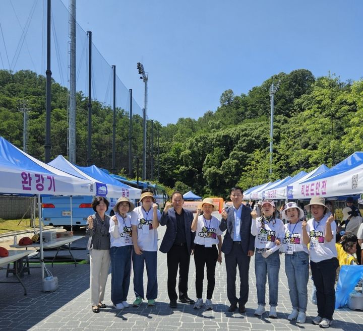 [대구=뉴시스] 대구시 수성구는 수성제2구민운동장에서 '찾아가는 안전체험교실'을 진행했다. (사진 = 대구시 수성구 제공) 2025.06.09. photo@newsis.com *재판매 및 DB 금지