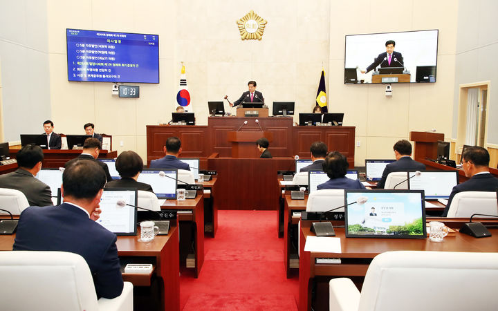 [밀양=뉴시스] 밀양시의회가 제264회 정례회 제1차 본회의에서 의안을 처리하고 있다. (사진=밀양시 제공) 2025.06.09. photo@newsis.com *재판매 및 DB 금지
