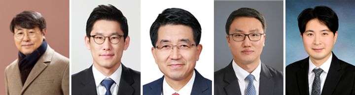 (왼쪽부터) 성재영 교수(중앙대 화학과, 시스템화학 글로벌 선도연구센터장), 박정원 교수(서울대 화학생물공학부), 현택환 교수(서울대 화학 생물공학부, IBS 나노입자 연구단장), 김지현 교수(중앙대 시스템화학 글로벌 연구센터), 김병효 교수 (숭실대 신소재공학과). (사진=중앙대 제공)&nbsp;&nbsp; *재판매 및 DB 금지