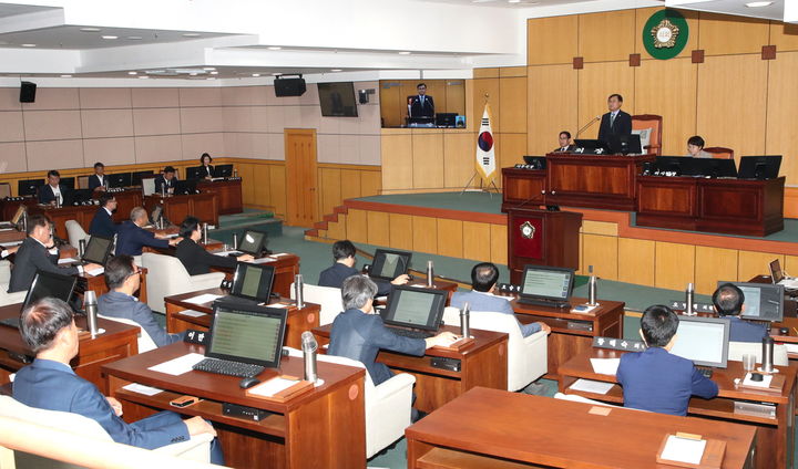 [정읍=뉴시스] 9일 개회한 정읍시의회 제304회 제1차 정례회 본회의 박일 의장이 인사말을 하고 있다. *재판매 및 DB 금지