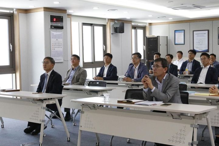 [세종=뉴시스] 축산물품질평가원은 지난 5일 세종 아름동 본원에서 고위직 대상 '청렴 문화 확산 위한 부패 방지 교육'을 진행했다고 9일 밝혔다. (사진=축평원 제공) 2025.06.09. photo@newsis.com *재판매 및 DB 금지