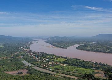 [서울=뉴시스]중국 기업의 미얀마 내 희토류 광물 채굴 활동이 태국 북부 하천의 중금속 오염으로 이어졌다는 주장이 제기됐다. 태국 내 메콩강 지류의 모습. <사진출처: 중국 관찰자망> 2025.06.09