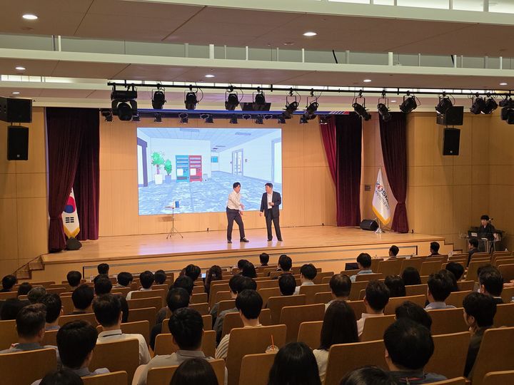 [서울=뉴시스] 중소벤처기업진흥공단이 9일 경남 진주시 충무공동 중진공 본사에서 실시한 '청렴윤리경영 합동교육' (사진= 중소벤처기업진흥공단 제공) 2025.06.09. photo@newsis.com *재판매 및 DB 금지