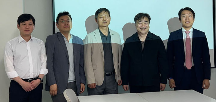 [공주=뉴시스] 국립공주대 'BK21 해외학자 세미나' 참석자들 기념촬영. (사진=국립공주대 제공) *재판매 및 DB 금지