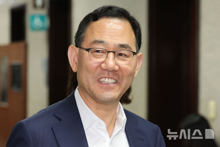 [서울=뉴시스] 권창회 기자 = 주호영 국민의힘 의원이 9일 오전 서울 여의도 국회 원내대표실에서 4선 의원 이상 회의에 참석하고 있다. 2025.06.09. kch0523@newsis.com