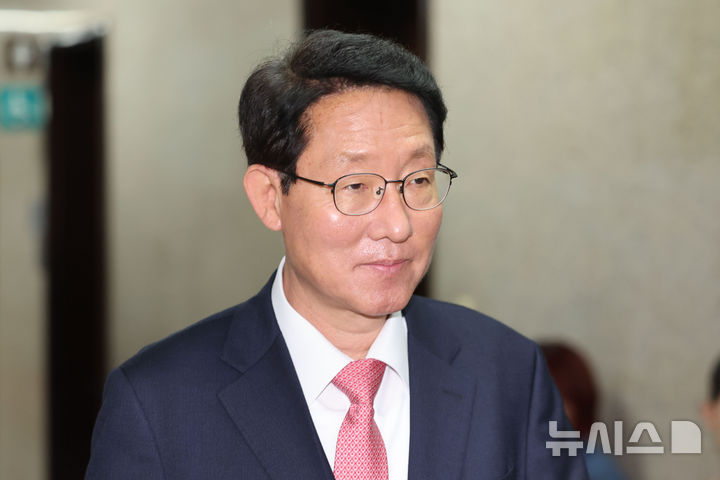 [서울=뉴시스] 권창회 기자 = 김상훈 국민의힘 의원이 9일 오전 서울 여의도 국회 원내대표실에서 4선 의원 이상 회의에 참석하고 있다. 2025.06.09. kch0523@newsis.com