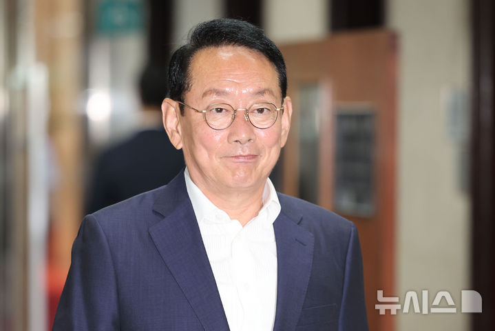 [서울=뉴시스] 권창회 기자 = 김도읍 국민의힘 의원이 9일 오전 서울 여의도 국회 원내대표실에서 4선 의원 이상 회의에 참석하고 있다. 2025.06.09. kch0523@newsis.com