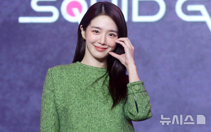 [서울=뉴시스] 김혜진 기자 = 배우 박규영이 9일 오전 서울 용산구 드래곤시티에서 열린 넷플릭스 시리즈 오징어게임 시즌3(감독 황동혁) 제작발표회에서 포즈를 취하고 있다. 2025.06.09. jini@newsis.com