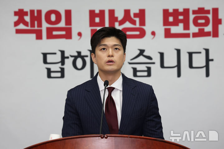 [서울=뉴시스] 권창회 기자 = 김용태 국민의힘 비상대책위원장이 9일 서울 여의도 국회에서 열린 의원총회에서 발언하고 있다. 2025.06.09. kch0523@newsis.com