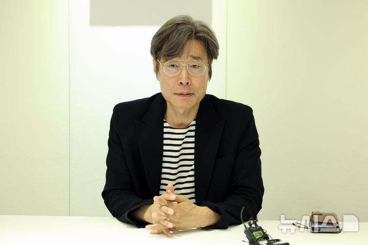 [서울=뉴시스] 박진희 기자 = 이재용 배우가 9일 서울 중구 달개비에서 인생 수행 에세이 ’그날 나는 붓다를 보았다‘ 출판 기자간담회를 하고 있다. 2025.06.09. pak7130@newsis.com