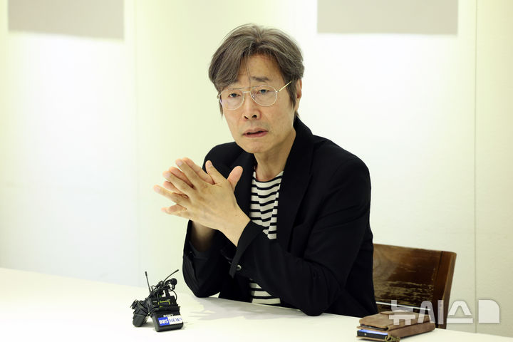 [서울=뉴시스] 박진희 기자 = 이재용 배우가 9일 서울 중구 달개비에서 인생 수행 에세이 ’그날 나는 붓다를 보았다‘ 출판 기자간담회를 하고 있다. 2025.06.09. pak7130@newsis.com