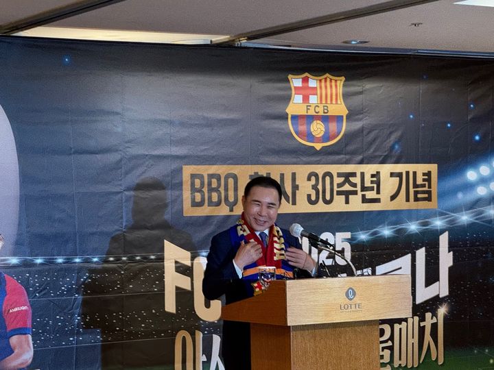 윤홍근 제너시스BBQ 회장이 창사 30주년을 기념해 FC바르셀로나를 초청해 서울매치를 연다. (사진=뉴시스) 2025.06.10. photo@newsis.com *재판매 및 DB 금지