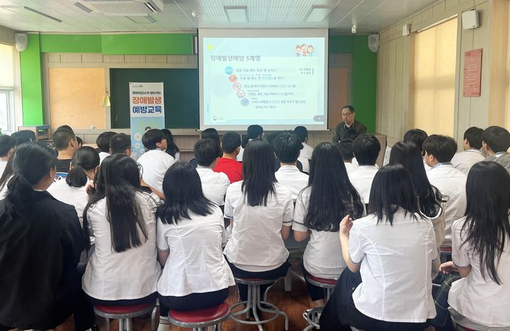 [함양=뉴시스] 함양군 장애인강사와 함께하는 장애발생예방 및 장애인식개선 교육 (사진=함양군 제공) 2025. 06. 10. photo@newsis.com *재판매 및 DB 금지