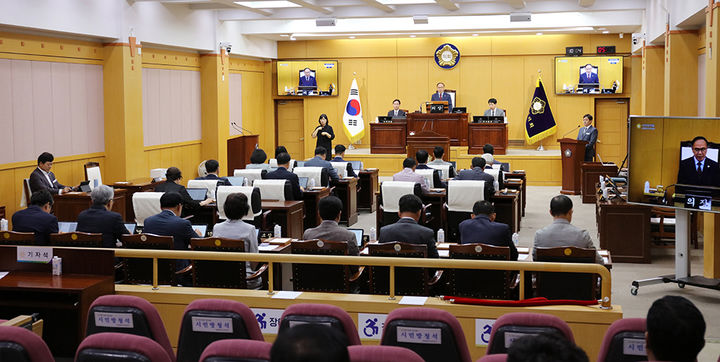 [서산=뉴시스] 서산시의회가 10일 시의회 본회의장서 제306회 제1차 정례회를 열고 있다. (사진=서산시의회 제공) 2025.06.10. photo@newsis.com *재판매 및 DB 금지