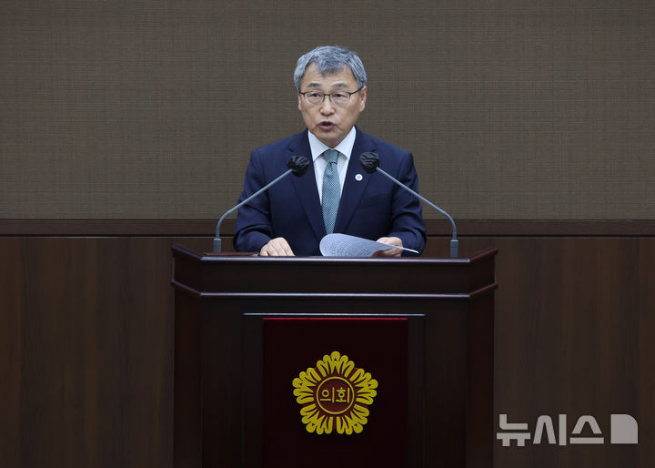[서울=뉴시스] 김금보 기자 = 정근식 서울시교육감이 지난 10일 오후 서울 중구 서울시의회 본회의장에서 열린 제331회 정례회 본회의에서 2025년도 제1회 추가경정예산안 제출에 따른 시정연설을 하는 모습. 2025.06.10. kgb@newsis.com