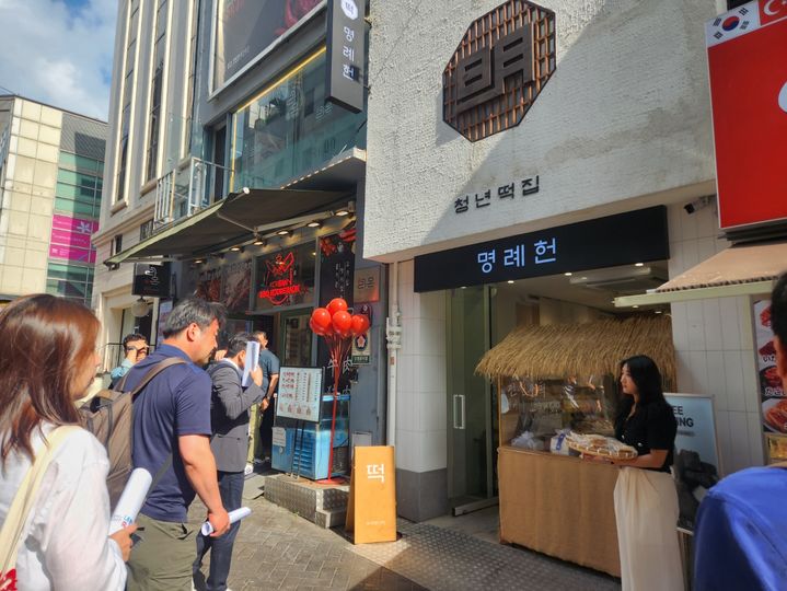[서울=뉴시스] 고가혜 기자=지난 10일 중구 투어패스를 체험하는 서울시 출입기자단. 2025.06.11 gahye_k@newsis.com *재판매 및 DB 금지