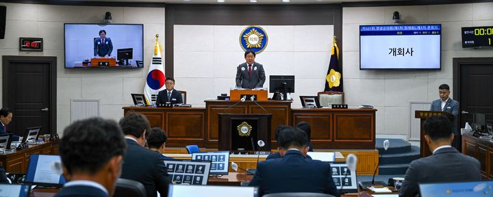[창녕=뉴시스] 제321회 창녕군의회 제1차 정례회 제1차 본회의 개회하고 있다. (사진= 창녕군의회 제공) 2025.06.11. photo@newsis.com *재판매 및 DB 금지